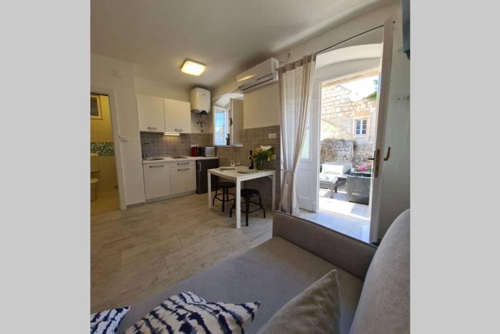 Studio Apartment Marella Vis Eksteriør billede