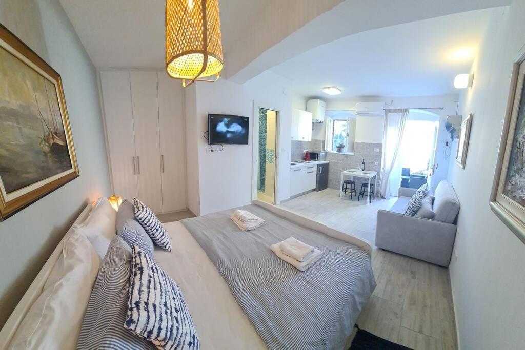 Studio Apartment Marella Vis Eksteriør billede
