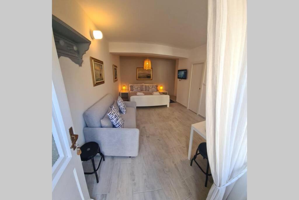 Studio Apartment Marella Vis Eksteriør billede