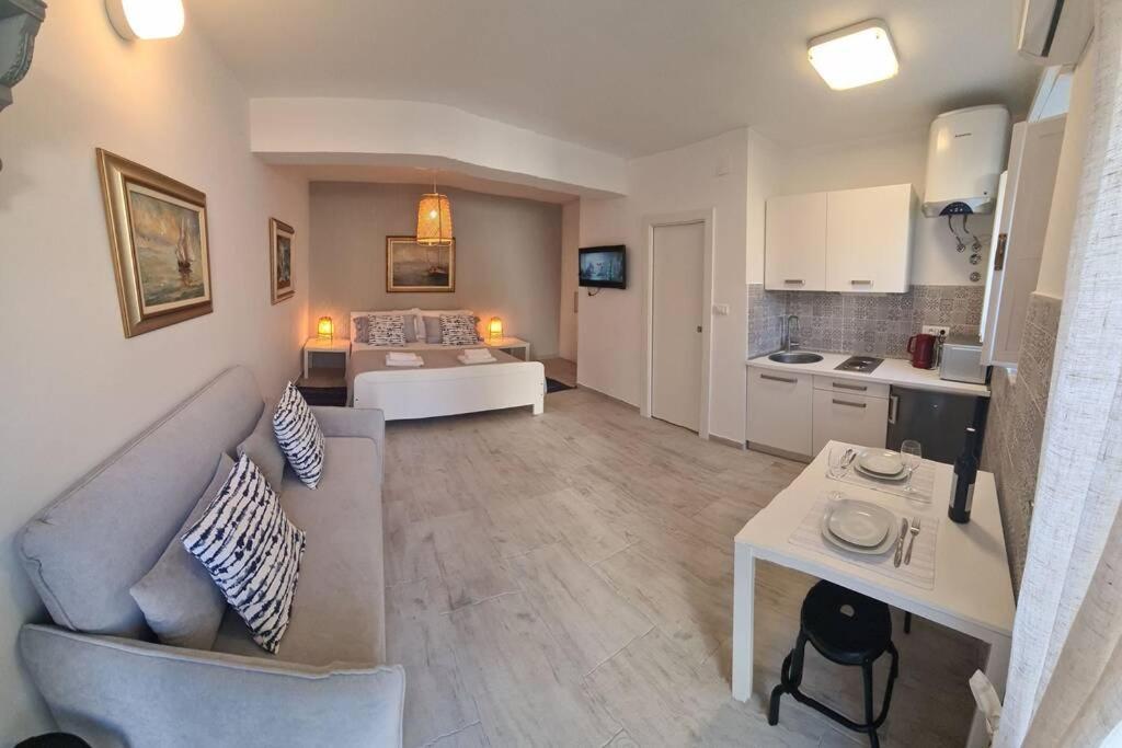 Studio Apartment Marella Vis Eksteriør billede